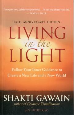Living in the Light: Follow Your Inner Guidance to Create a New Life and a New World - Shakti Gawain