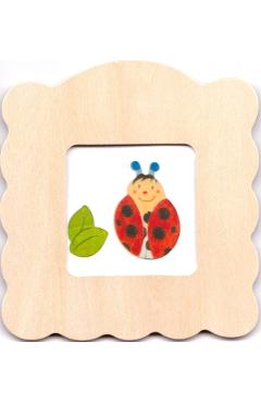 Mini rama foto din lemn natur pentru decorare. Buburuza si frunza