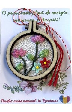 Brosa martisor: Mini gherghef. Flori roz