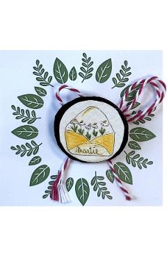 Brosa martisor mic: Plic cu flori