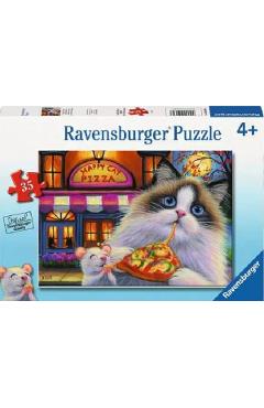 Puzzle 35 piese: Pisica mancand pizza